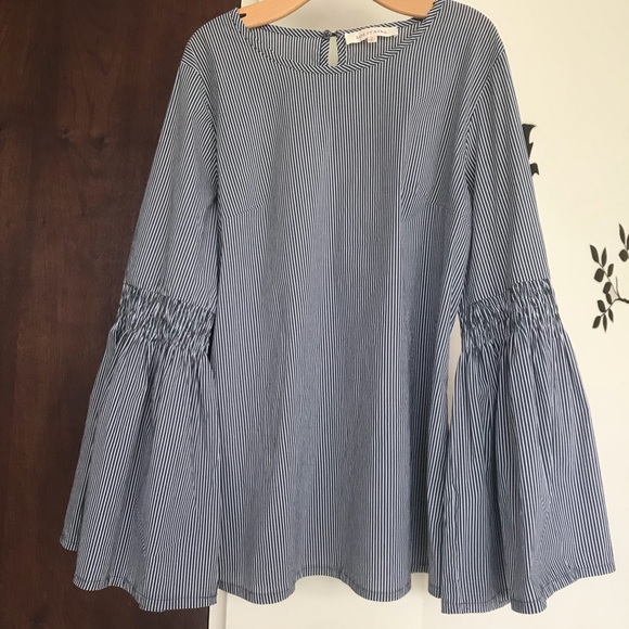 Solitaire Tops - ⬇️ Price Drop! SOLITAIRE Bell Sleeved Shirt